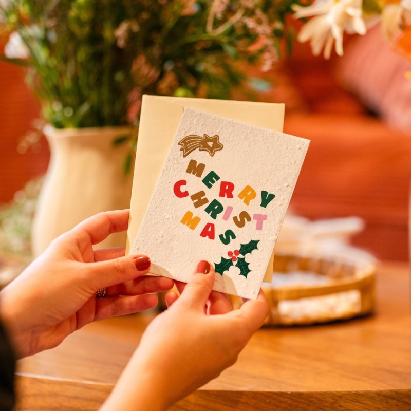 La Carte à planter 2026 « Merry Christmas » est une manière douce, festive et responsable de souhaiter la bonne année.