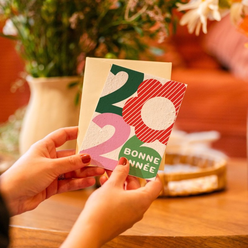 La Carte à planter 2026 « 2026 Bonne Année » est une manière douce, festive et responsable de souhaiter la bonne année.