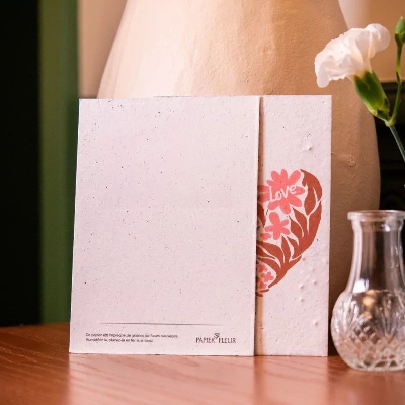 Envoyez vos plus belles déclarations avec la carte à planter « Cœur fleuri », une création poétique en papier ensemencé