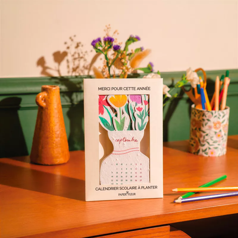 Offrez un calendrier scolaire à planter 2026-2027 sous forme de bouquet fleuri.
